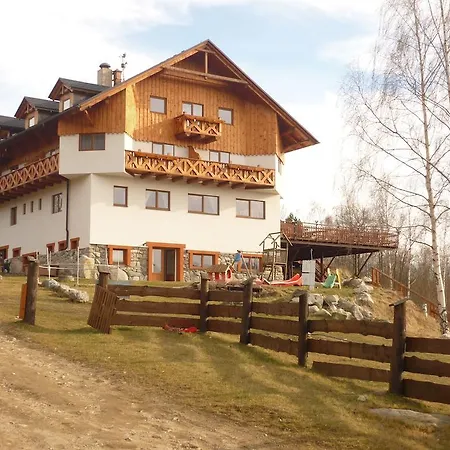 Rezidence U Jezera 호텔 *